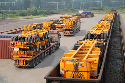 中集通華百臺數模化集裝箱運輸車批量交付，引領智慧物流新篇章